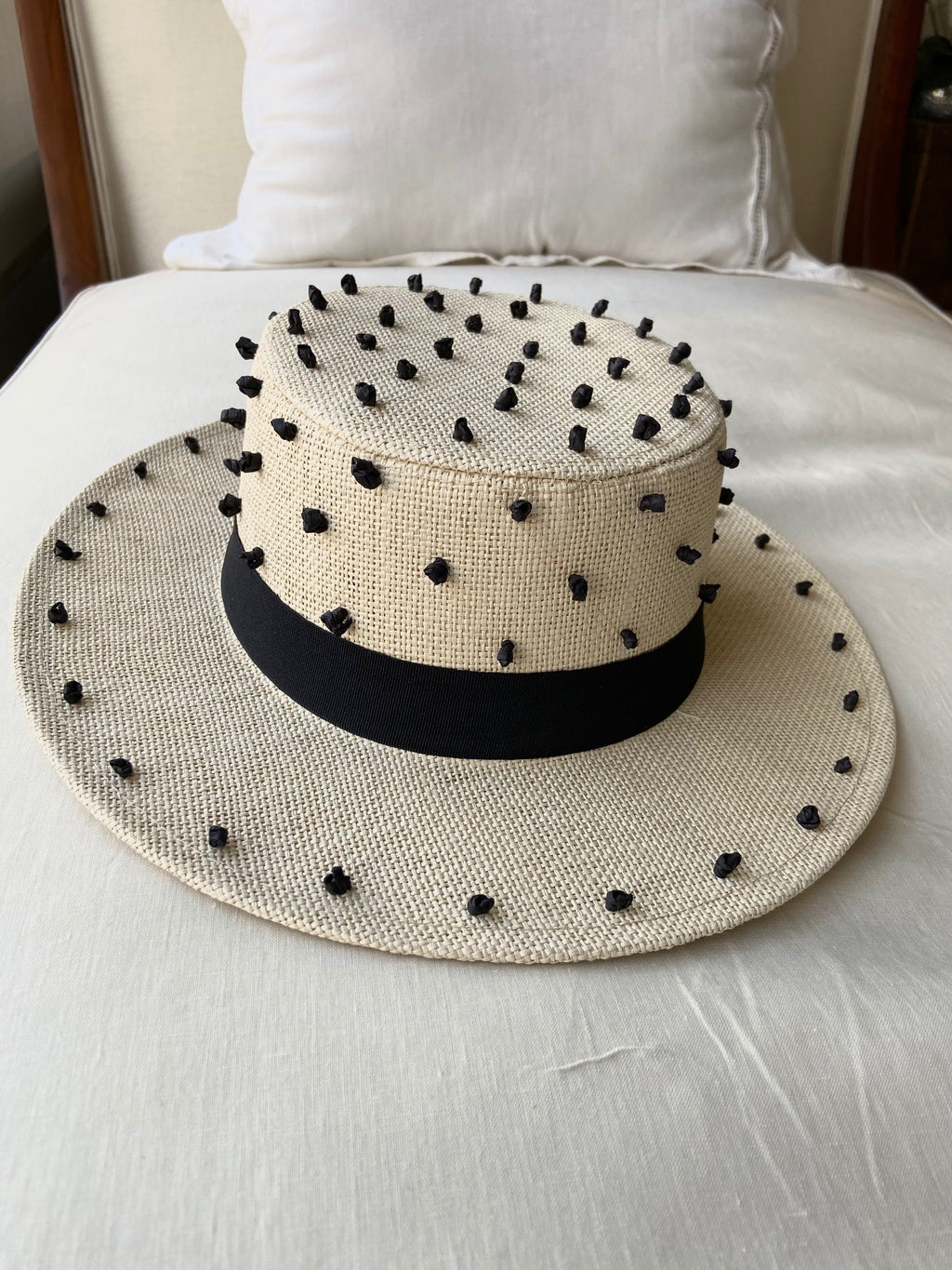 Hat Knots White/black