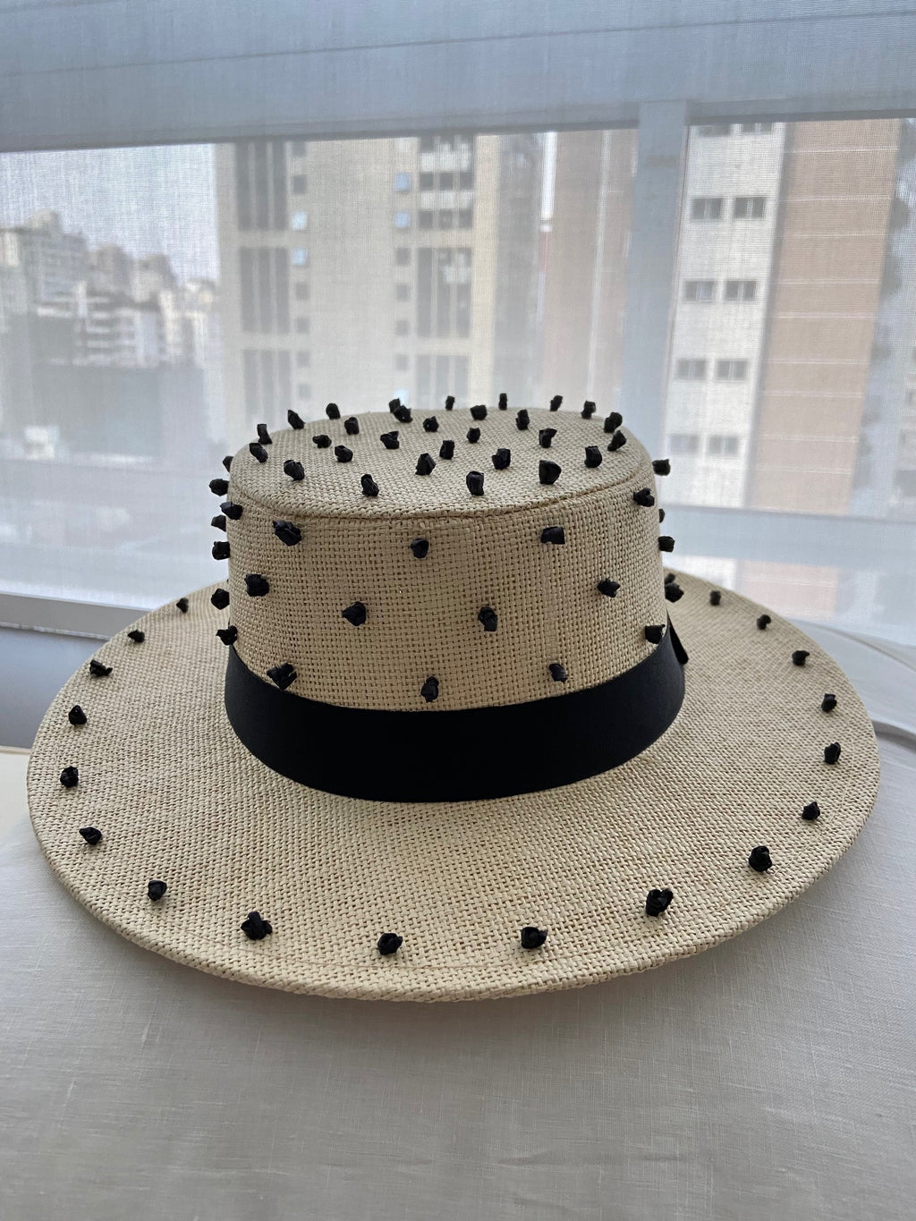 Hat Knots White/black