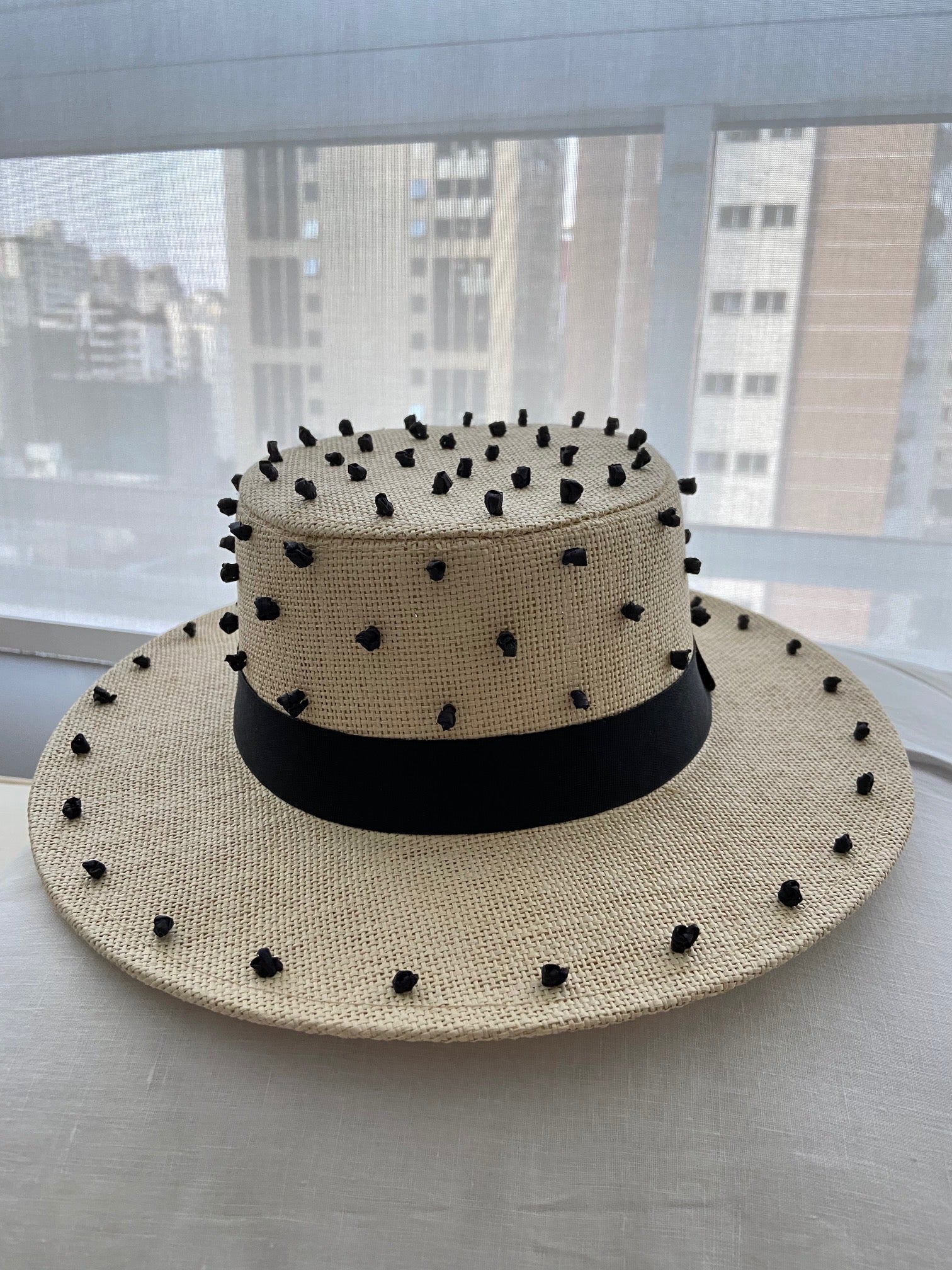Hat Knots White/black